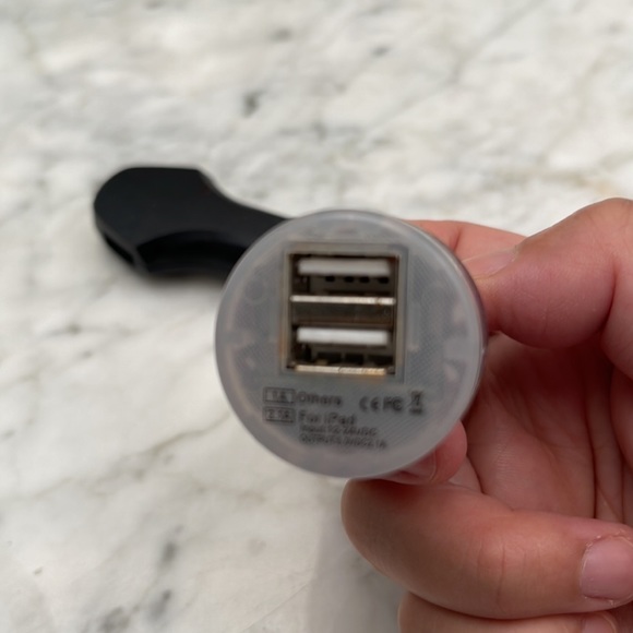 2 pieces of car chargers - Picture 3 of 4